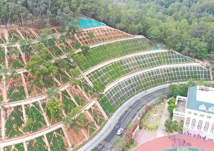 龍城公園余石嶺路段邊坡應(yīng)急整治工程